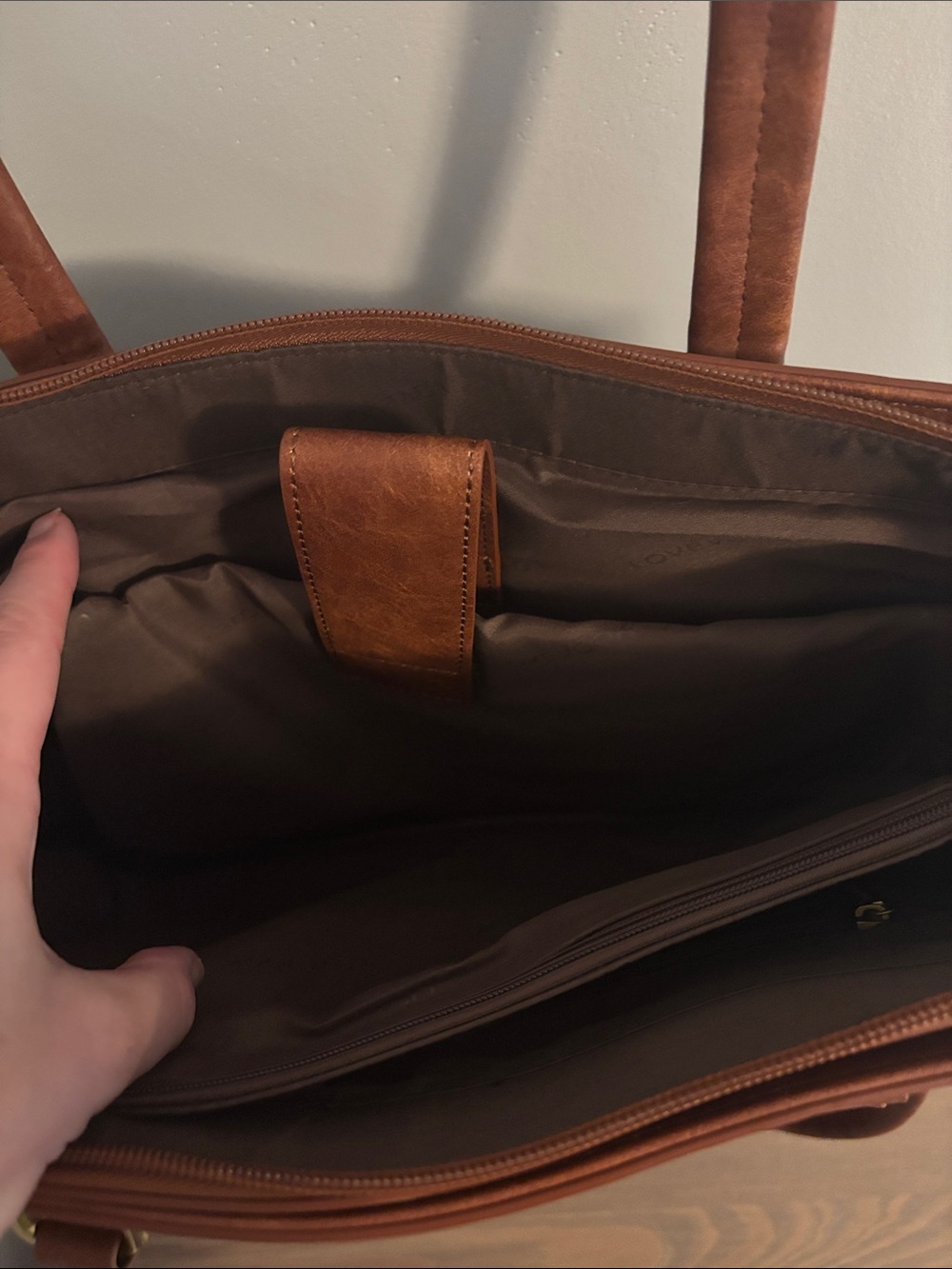 NWT Lovevook Women's Leather-Feel Tote in Chestnut Brown - Picture 5 of 10